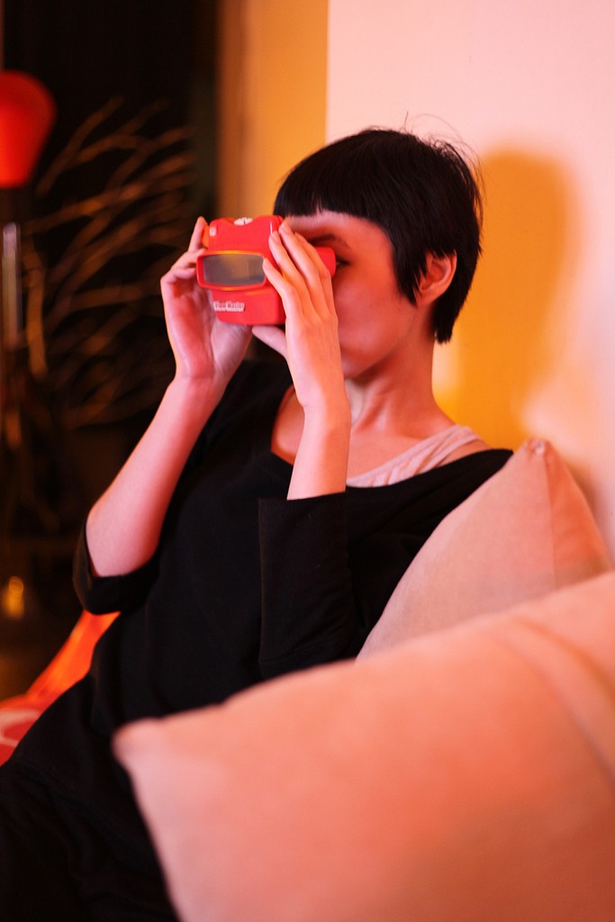 Photo of a girl looking through a View-Master