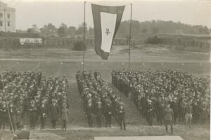 Recruits and service flag during induction ceremony, 1918.