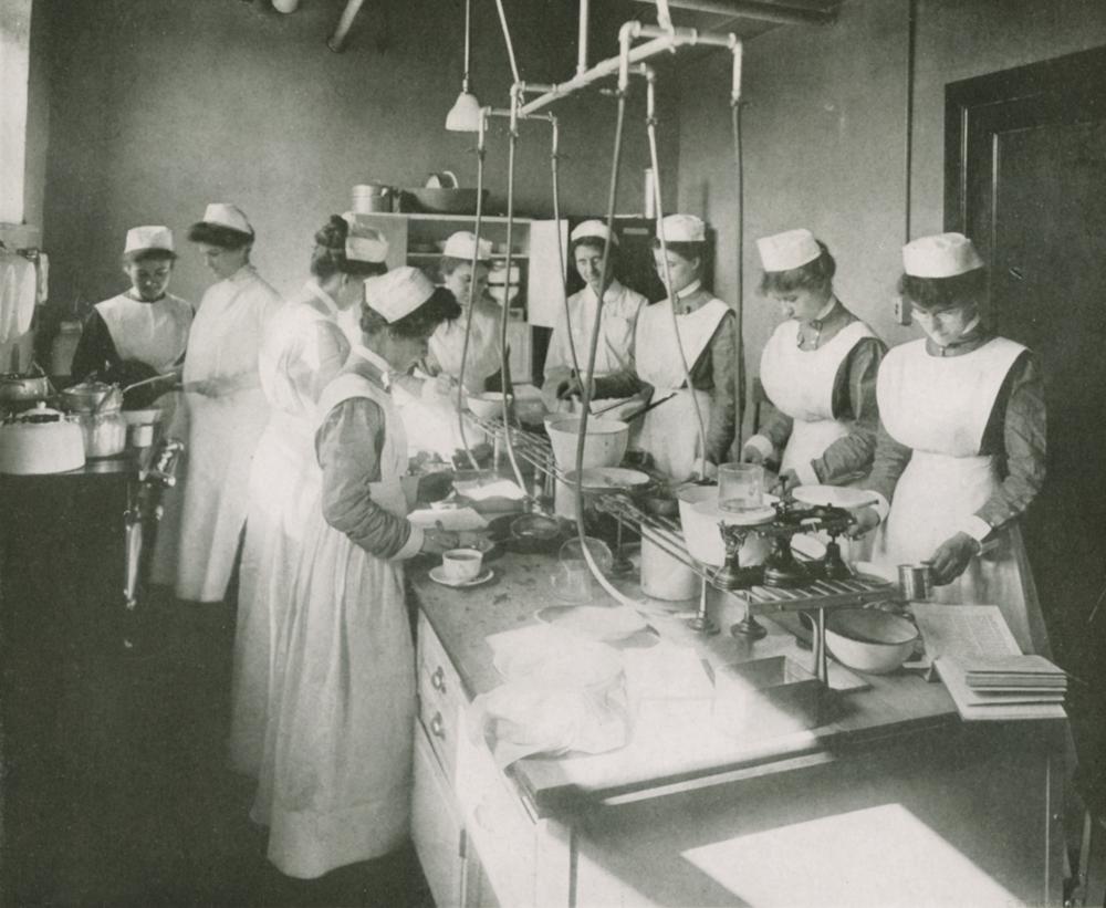 Photograph of student nurses working in a laboratory