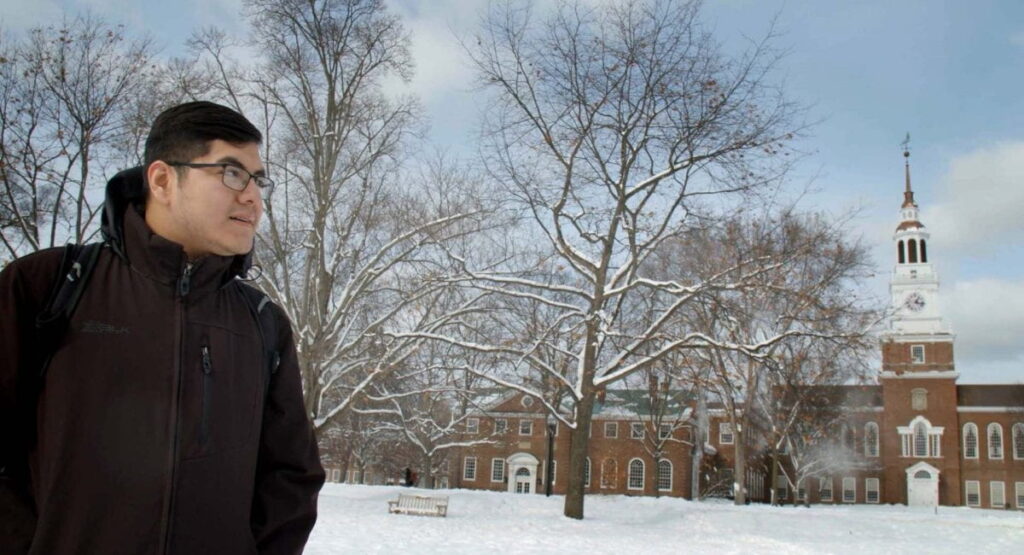 Óscar Rubén Cornejo Cásares stands before the Baker-Berry Library at Dartmouth College.