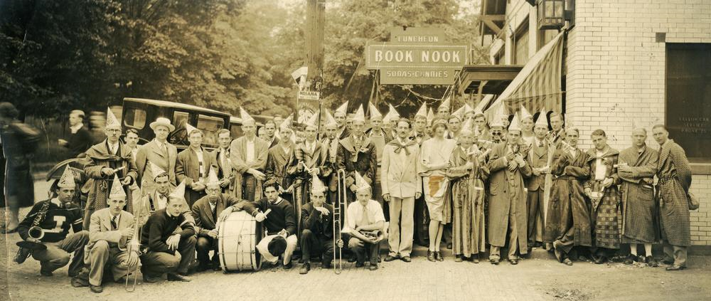 Book Nook commencement crowd in front of Book Nook, 1928