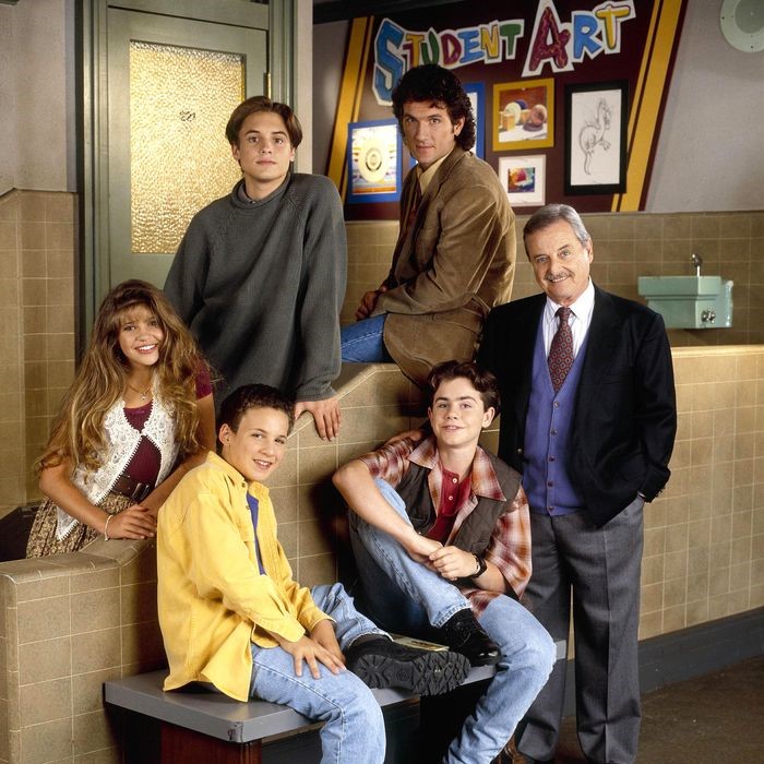 still image of cast from tv series, Boy Meets World, 5 males and one female